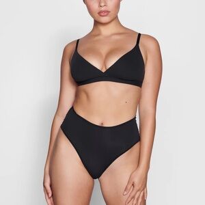SKIMS fits everybody crossover bralette L